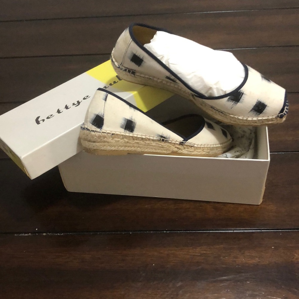 NIB Bettye Muller Espadrille Sandals 39 Spain